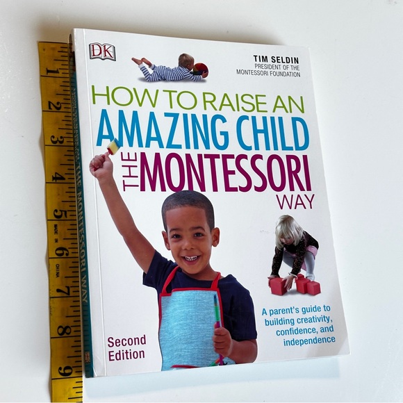 DK Books How To Raise An Amazing Child The Montessori Way 2nd edition - Picture 3 of 7